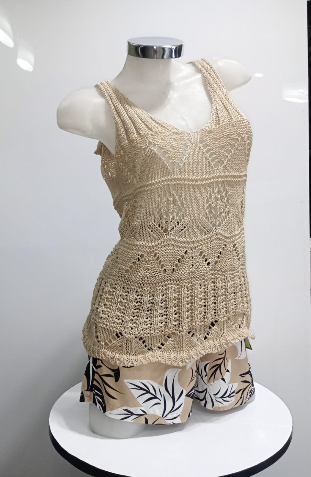 Musculosa Tejida Beige con detalles y textura abierta - devhoraindumentaria