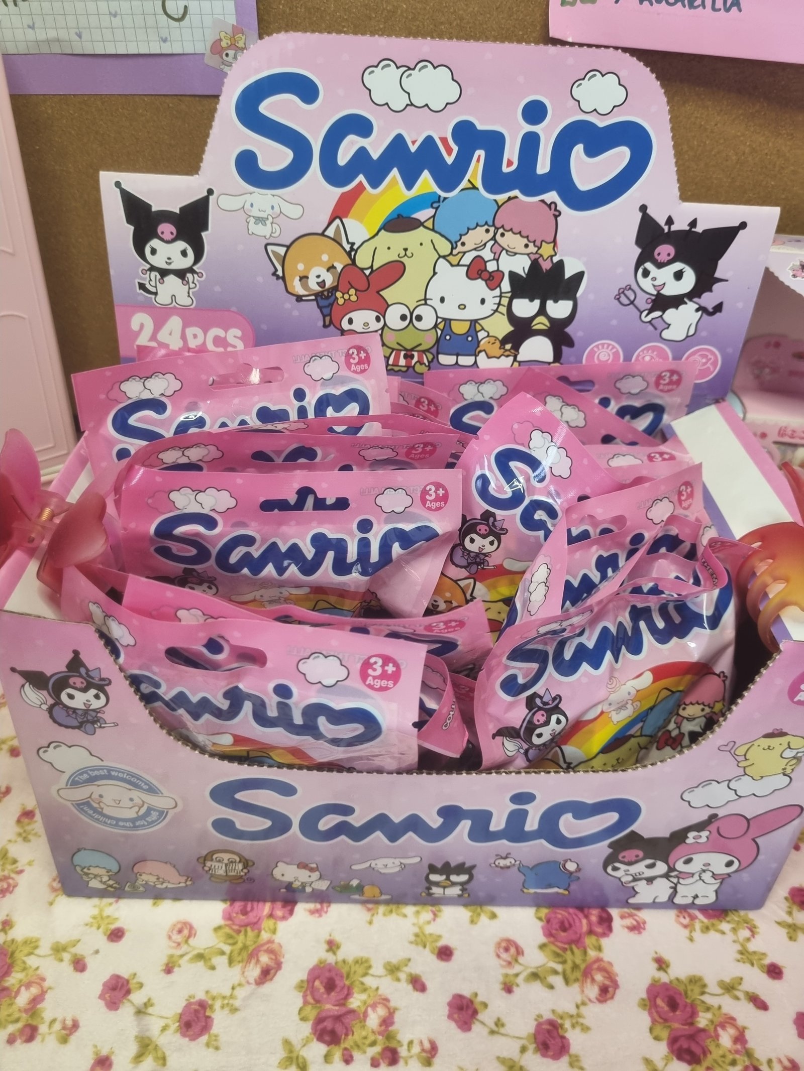 Sorpresa una figura + 3 cartas, 2 sorpresas - accesoriosyarticulos