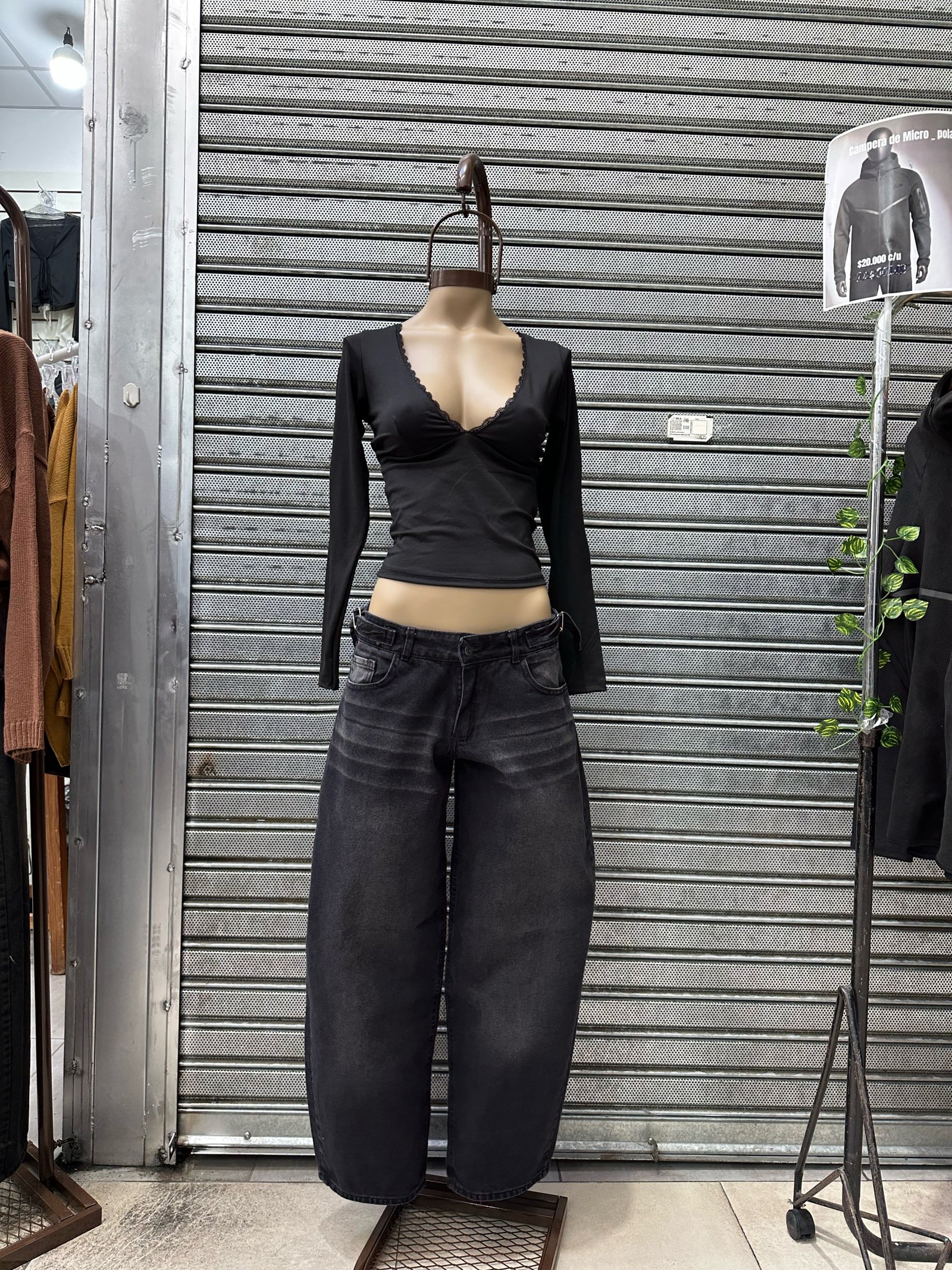 BAGGY NEGRO CON BIGOTES - clothesbylolitas
