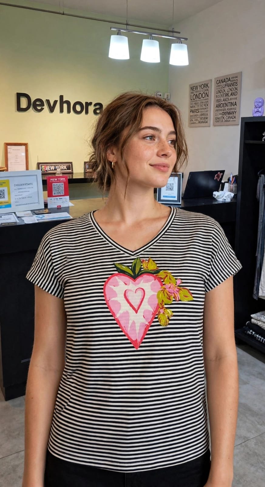 Remera escote en V - devhoraindumentaria